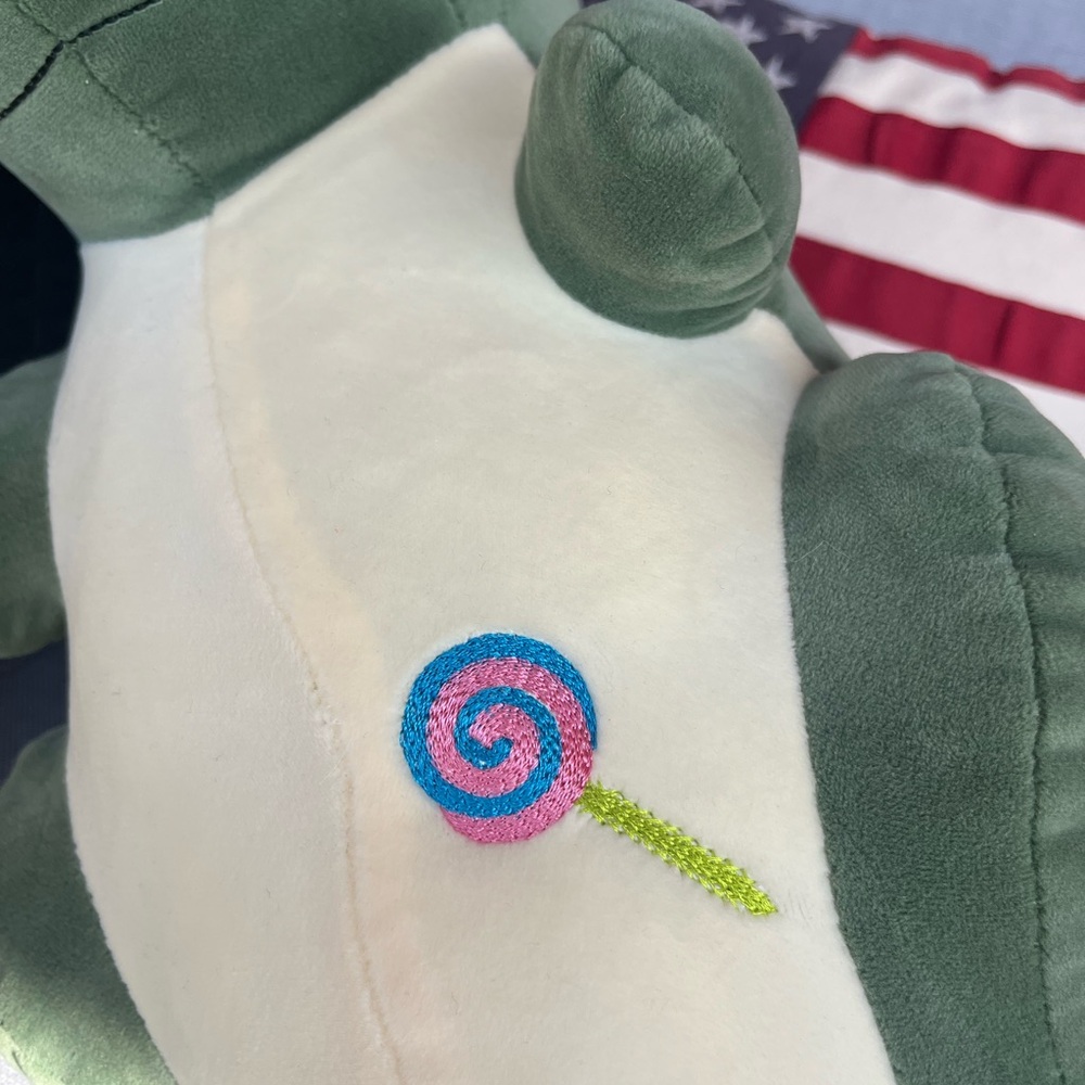 Charming Green and White Reptile Plush with Friendly Eyes - Picture 3 of 3